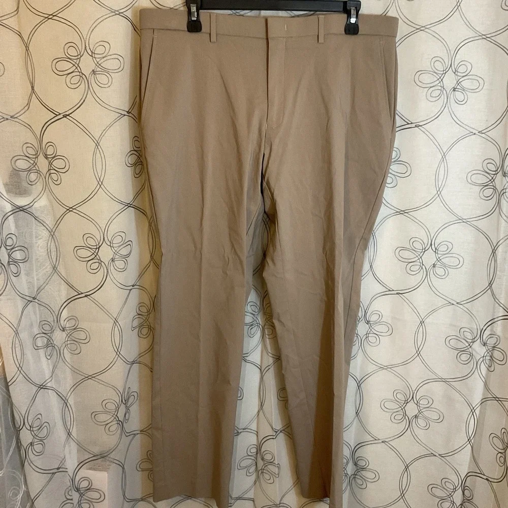 NWT Men's Tommy Hilfiger Modern fit Tan Dress Pants Size 36x30 Stretch Fabric